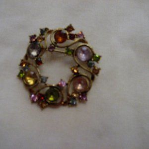 VTG MONET PASTEL RHINESTONE CIRCLE BROOCH 1.75"D